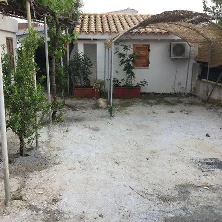 Costa Rei Fronte Mare 度假居 *